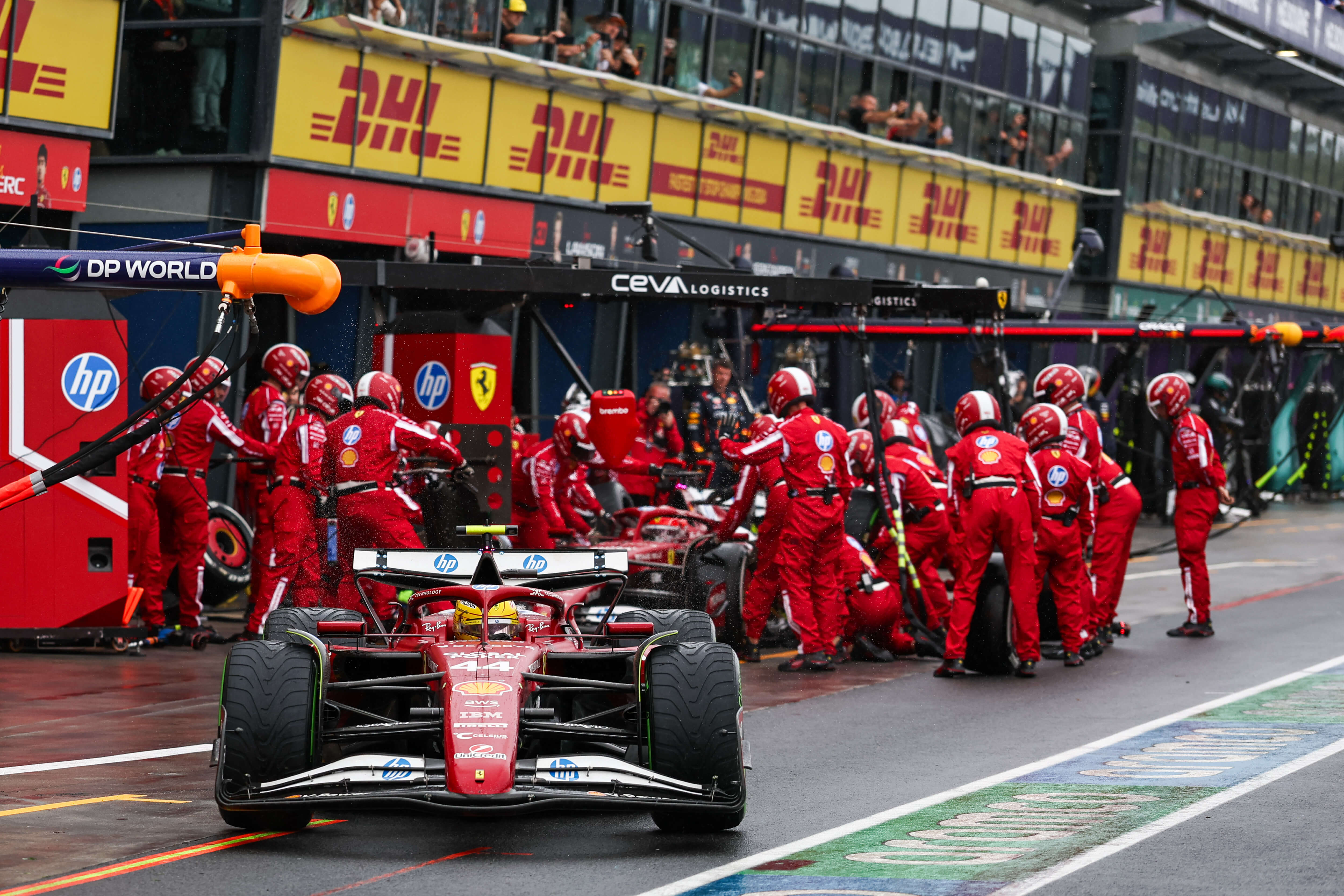 法拉利横扫索伯车队，汉密尔顿统治全场