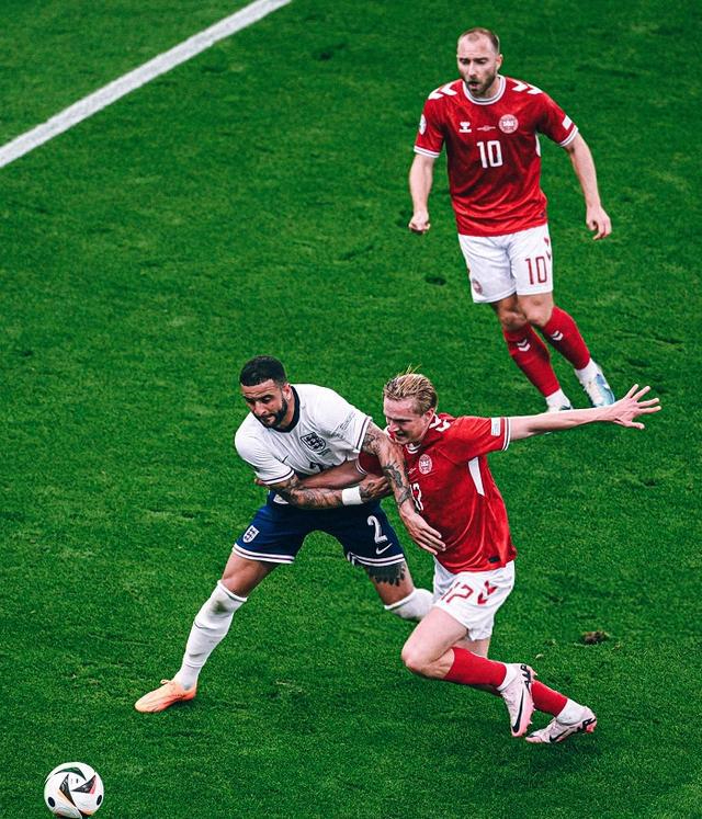 瑞典队轻取英格兰队，波尔点燃赛场