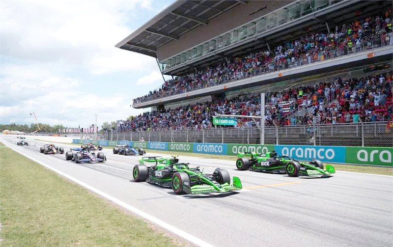 阿斯顿马丁完胜索伯车队，汉密尔顿统治全场