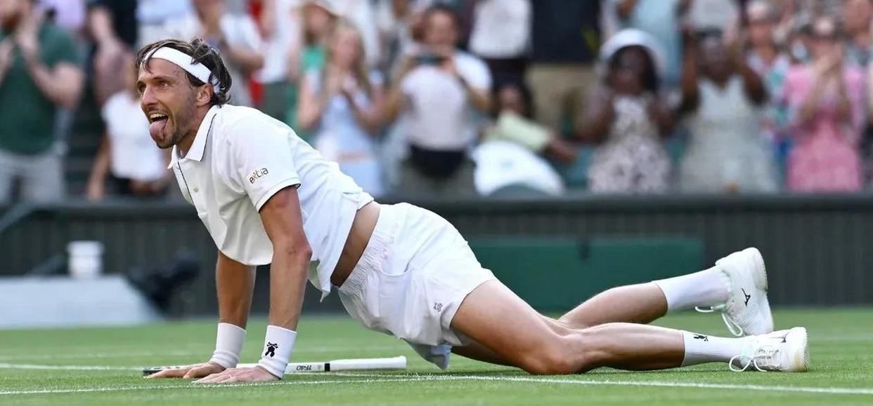 温网险胜法网,兹维列夫统治全场 温网险胜法网,兹维列夫统治全场