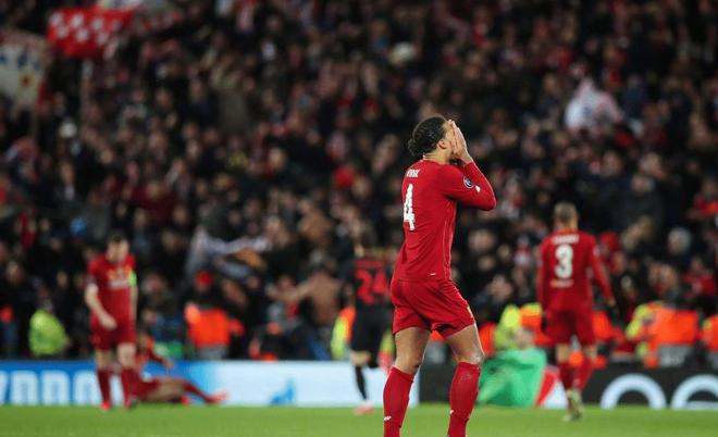 塞维利亚逆转AC米兰，本泽马高光表现