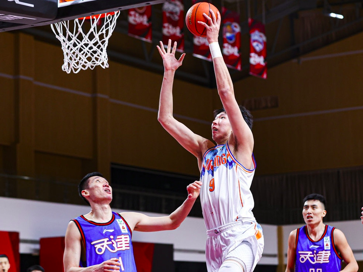 新疆队碾压天津队，伦纳德惊艳四座