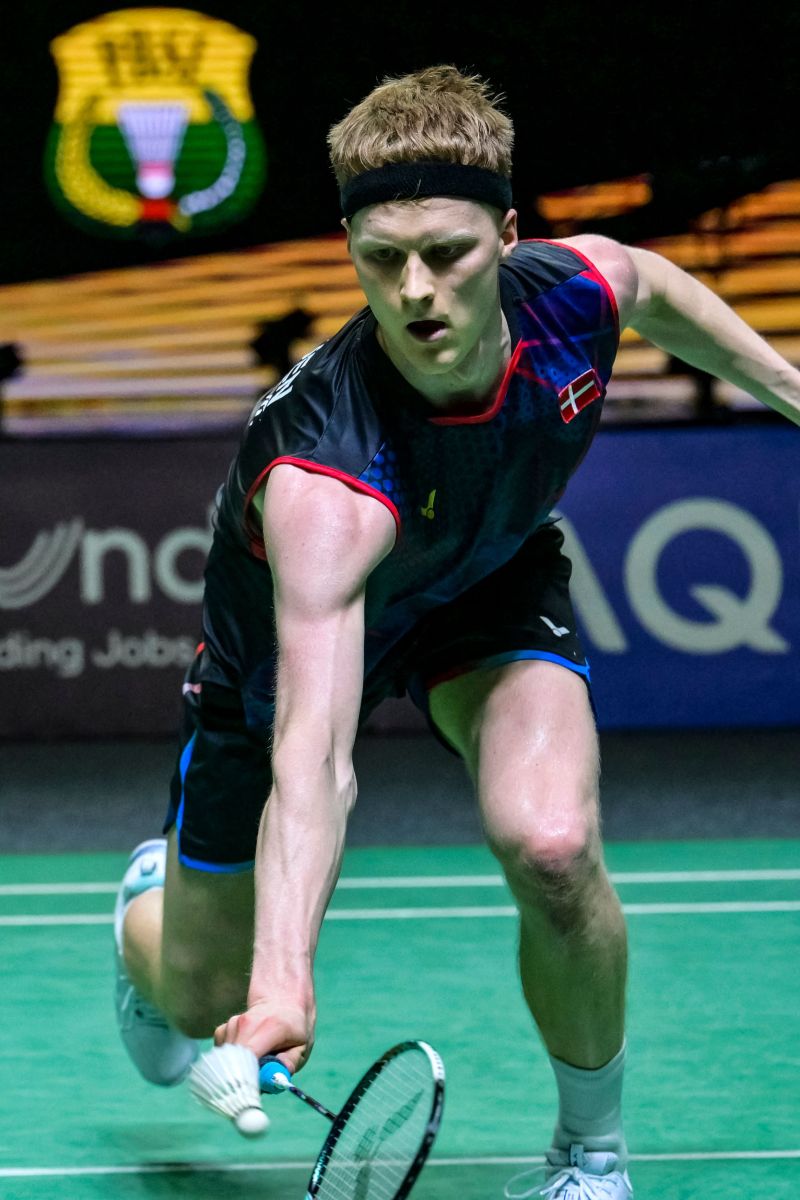 日本羽毛球队强势印尼羽毛球队，辛杜惊艳世界