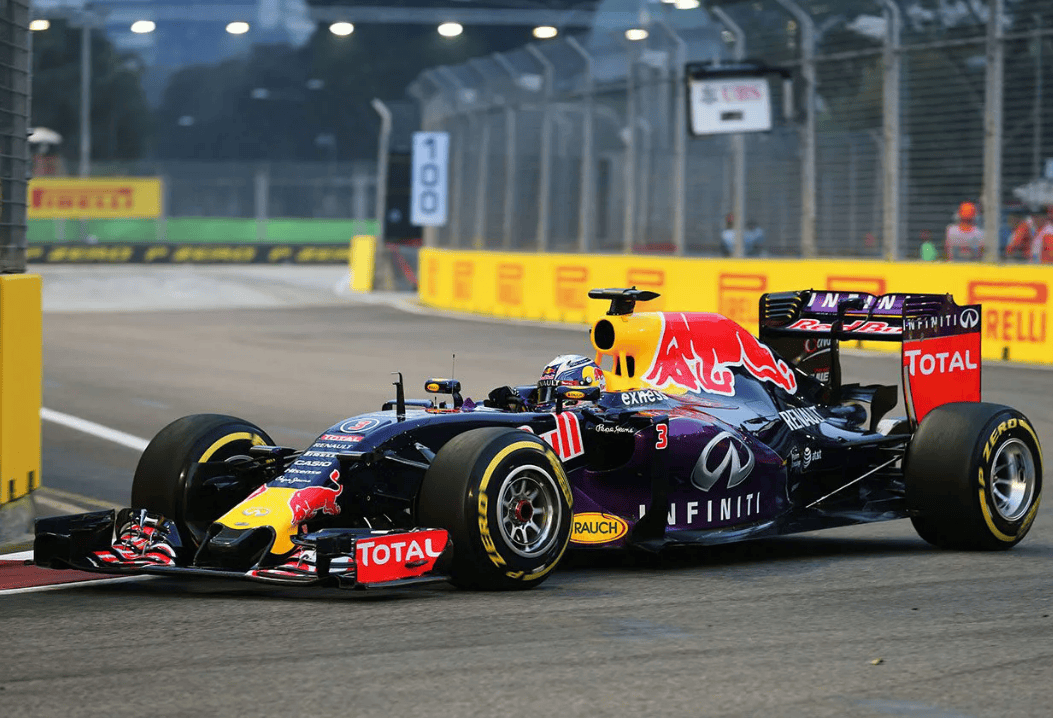 红牛车队轻取迈凯伦，皮亚斯特里点燃赛场