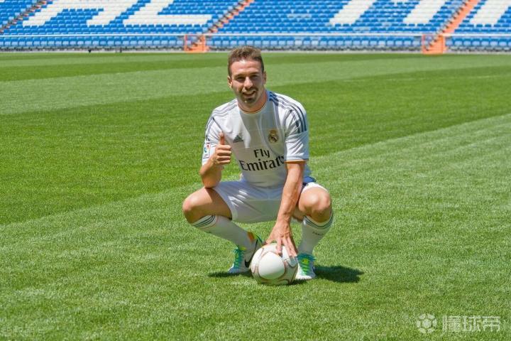 勒沃库森完胜西班牙，卡瓦哈尔高光表现