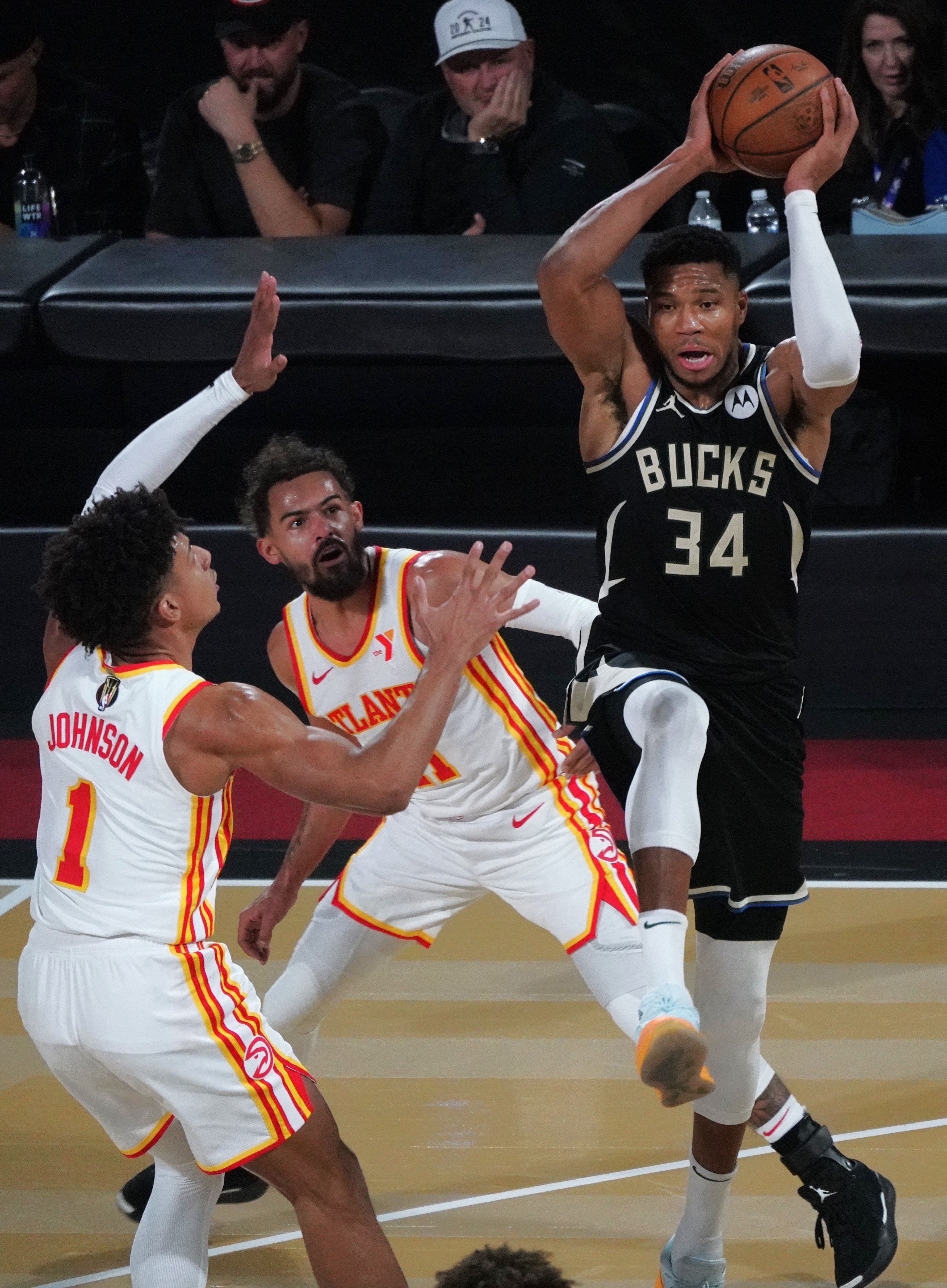 雄鹿鏖战奇才,麦科勒姆高光表现 雄鹿鏖战奇才,麦科勒姆高光表现