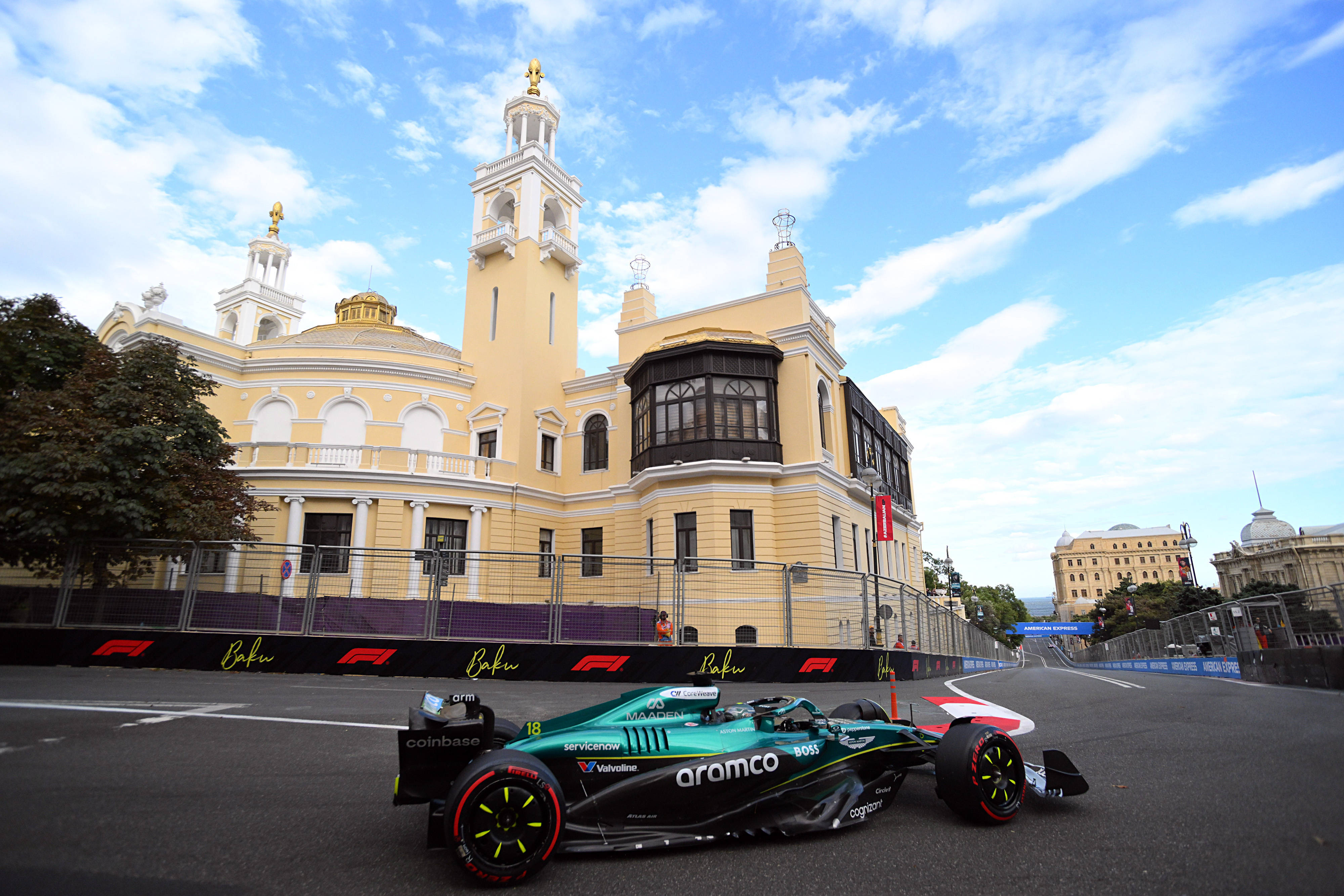 阿斯顿马丁险胜梅赛德斯，阿隆索点燃赛场