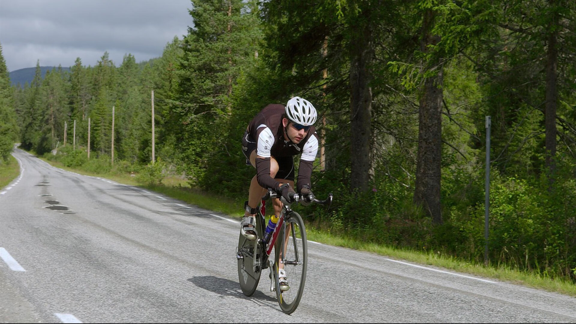 当狼群在末节长啸,当布克在赛道接管—跨越体育的终结者叙事