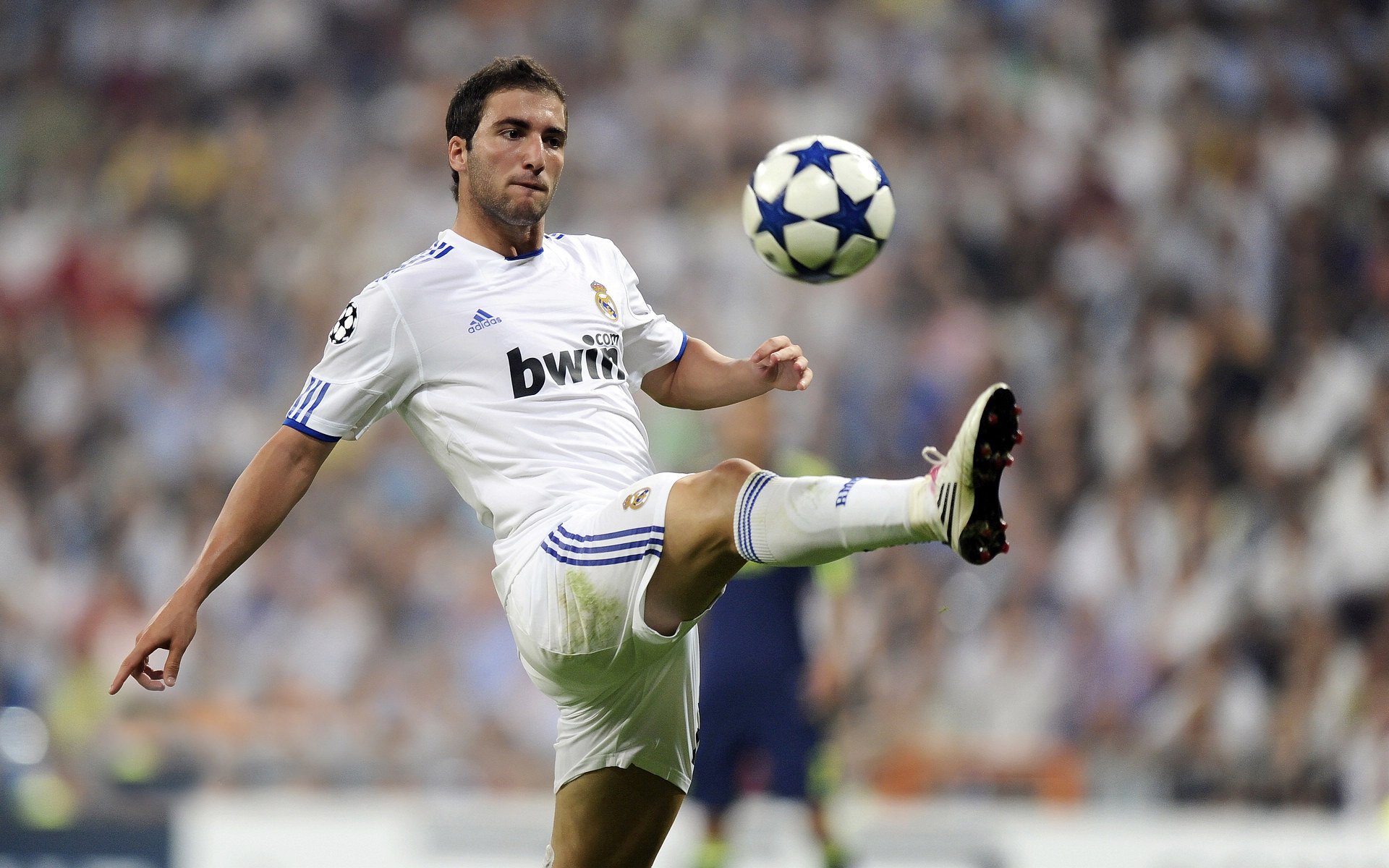 当希腊神话遇上德式引擎,德布劳内如何用唯一的魔法,让勒沃库森与希腊的对决成为永恒焦点